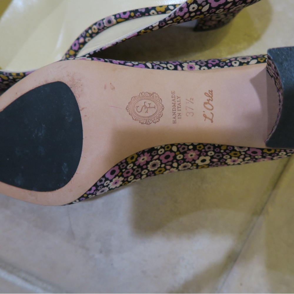 Sarah Flint Black and Pink Flats with Elegant Design